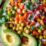 Ensalada de aguacate con garbanzos